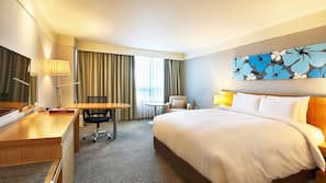 Down duvet, in-room safe, desk, blackout curtains
