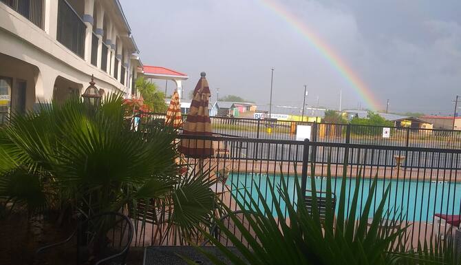 Days Inn Suites By Wyndham Braunig Lake In San Antonio Tx Expedia