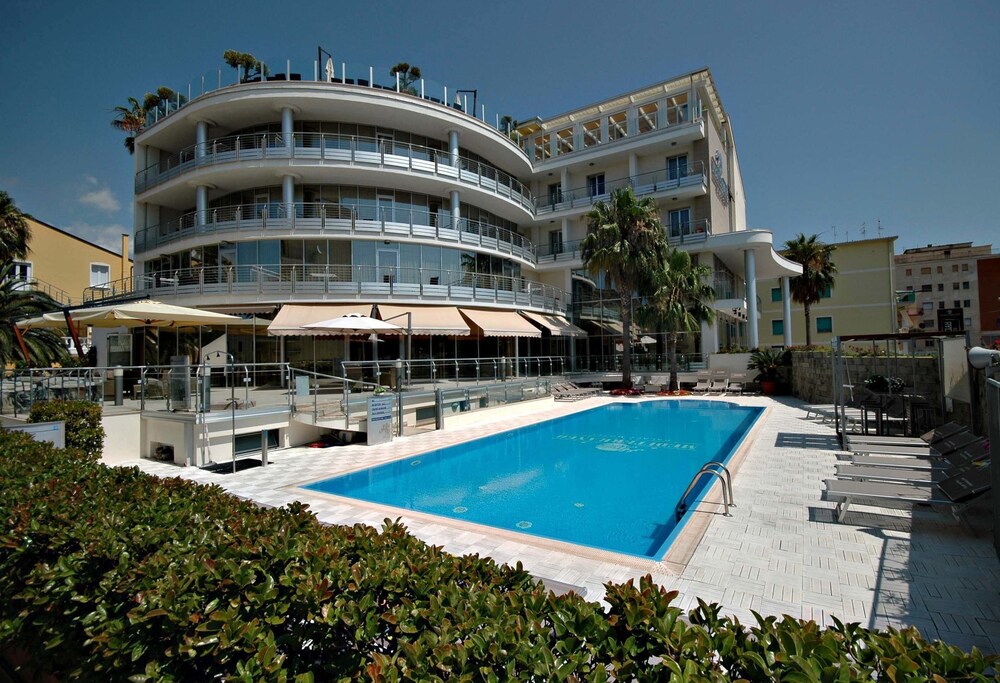 Mediterraneo Palace Hotel In Amantea Hotel Rates Reviews - 