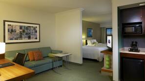 Hypo-allergenic bedding, iron/ironing board, free WiFi, bed sheets