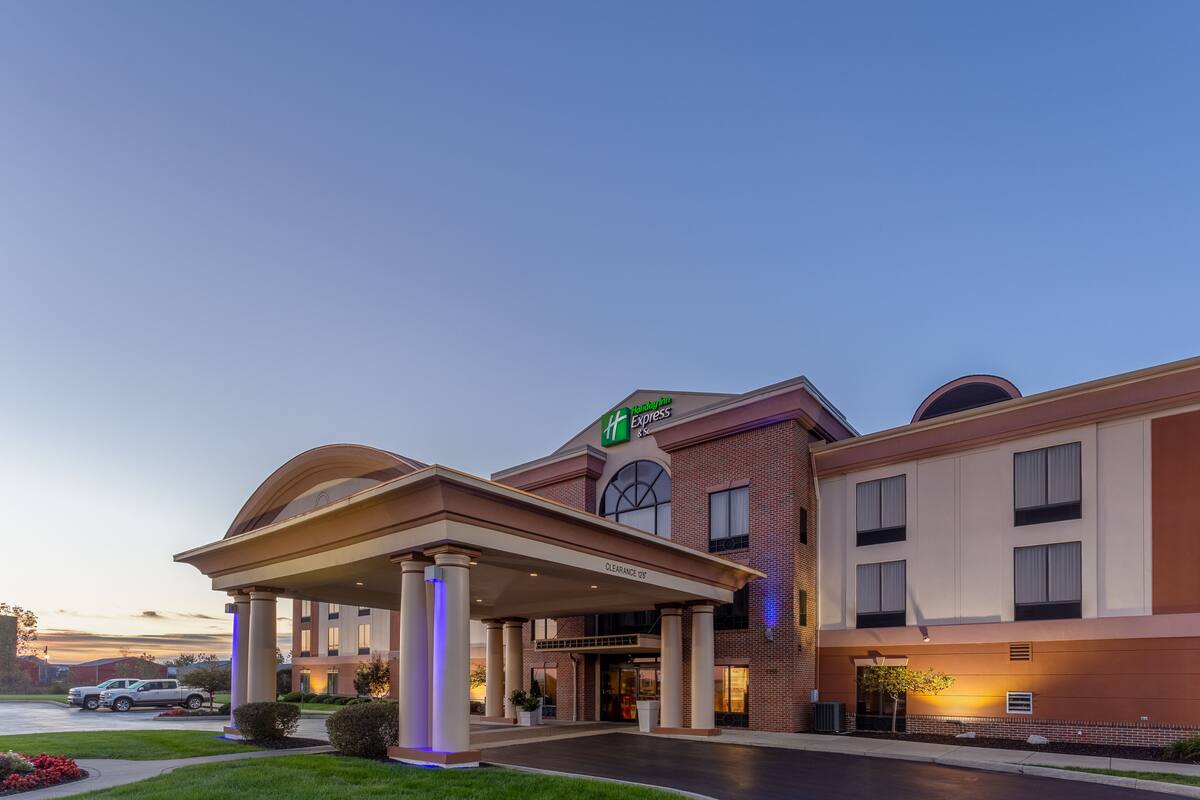 Holiday Inn Express Hotel Suites Bowling Green In Toledo Oh Expedia