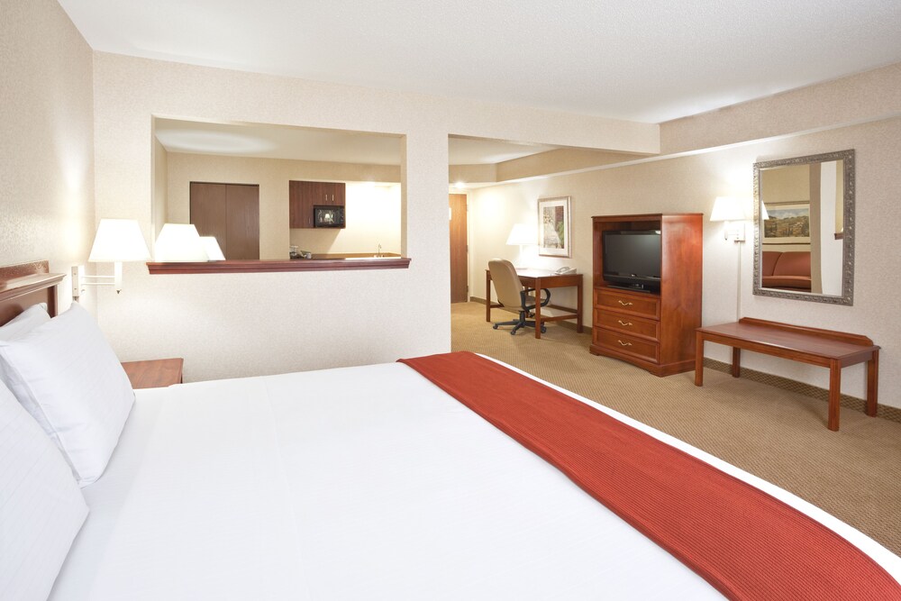 Holiday Inn Express Hotel & Suites Bowling Green, an IHG Hotel