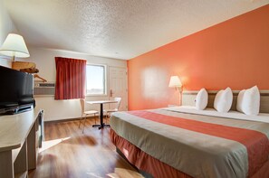 Standard Room, 1 King Bed, Non Smoking | Laptop workspace, soundproofing, cribs/infant beds, rollaway beds