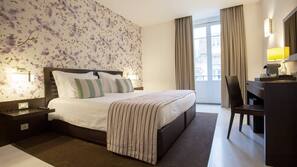 Hypo-allergenic bedding, minibar, in-room safe, desk
