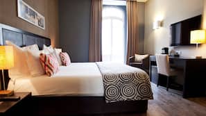 Hypo-allergenic bedding, minibar, in-room safe, desk