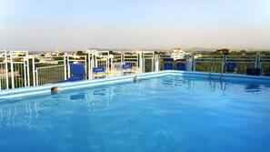 2 piscine all'aperto