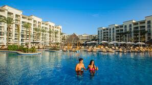 5 piscinas al aire libre (de 7:00 a 22:00), cabañas de piscina (de pago)