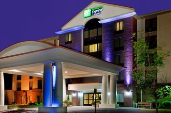 Holiday Inn Express Hotel & Suites Chesapeake