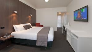 Desk, laptop workspace, iron/ironing board, free WiFi