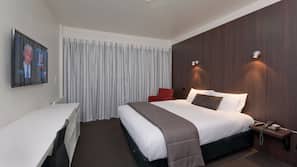 Desk, laptop workspace, iron/ironing board, free WiFi