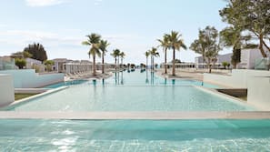 Piscine couverte, 2 piscines extérieures
