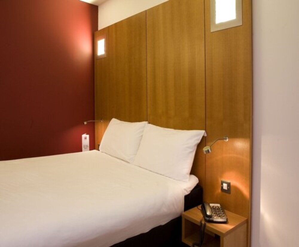 ibis Swansea