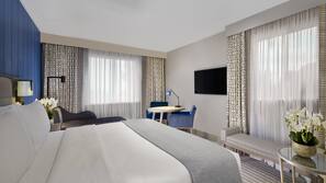 Hypo-allergenic bedding, in-room safe, desk, blackout curtains