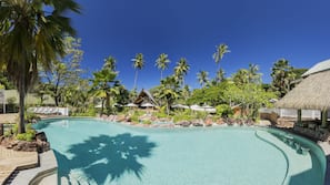 2 outdoor pools