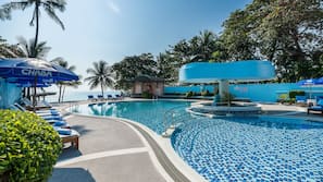 2 outdoor pools