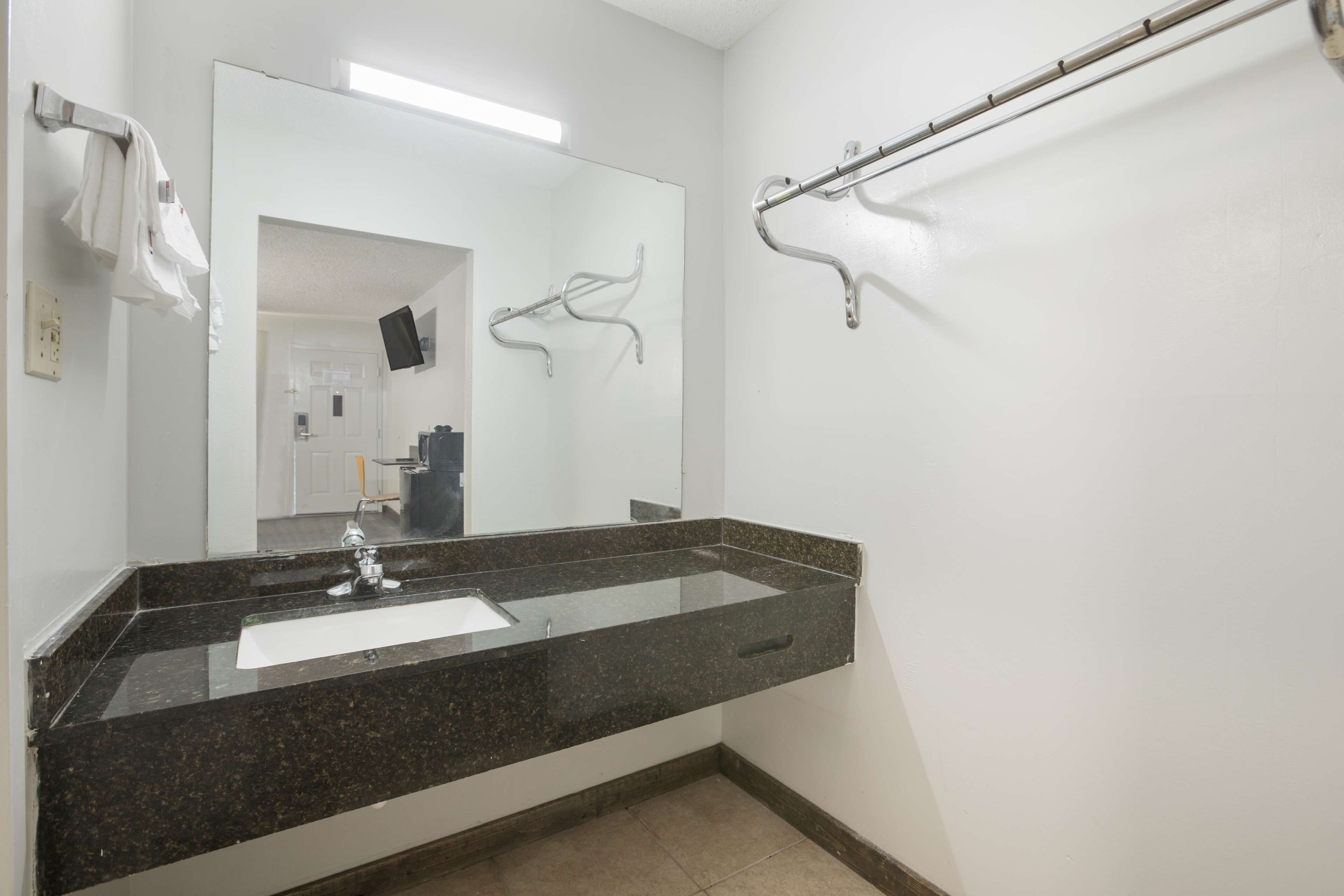 Americas Best Value Inn Stockbridge in Stockbridge, United States