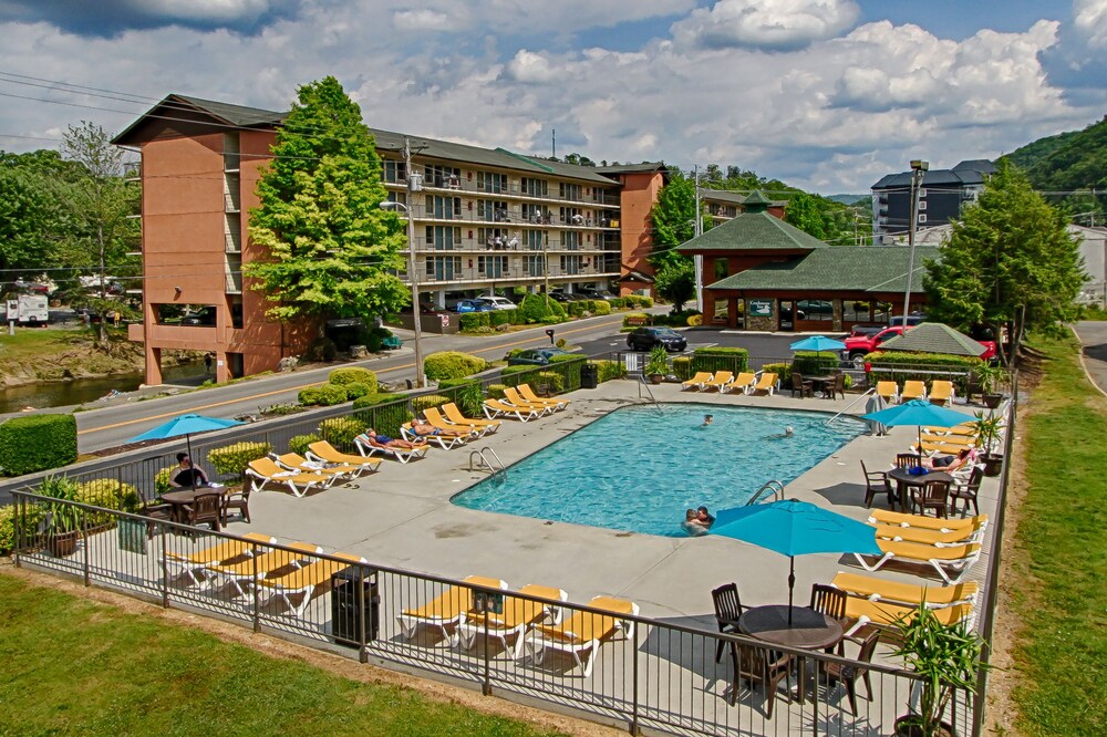 Creekstone Inn In Pigeon Forge Hotel Rates Reviews On Orbitz