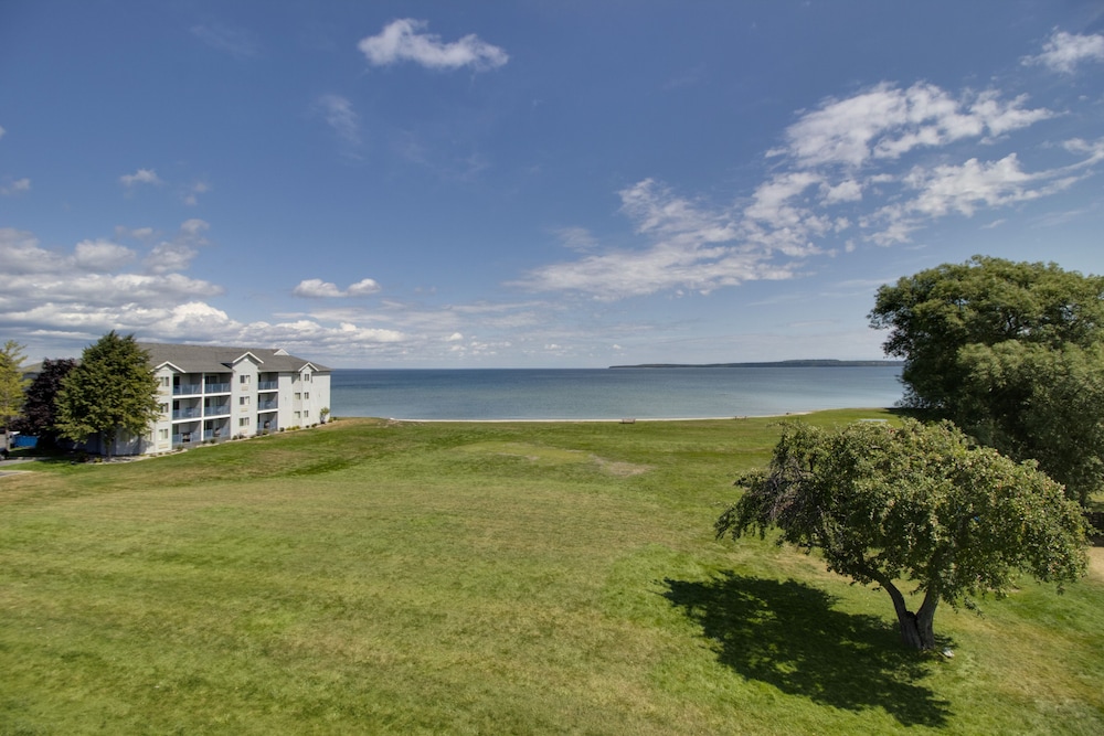 Best Western Harbour Pointe Lakefront in St Ignace Best Rates & Deals