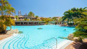 6 piscinas al aire libre, sombrillas, tumbonas