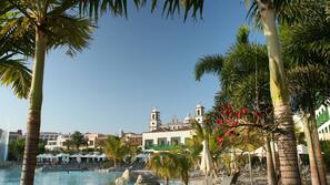6 piscinas al aire libre, sombrillas, tumbonas