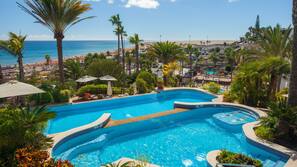 3 buitenzwembaden, parasols voor strand/zwembad