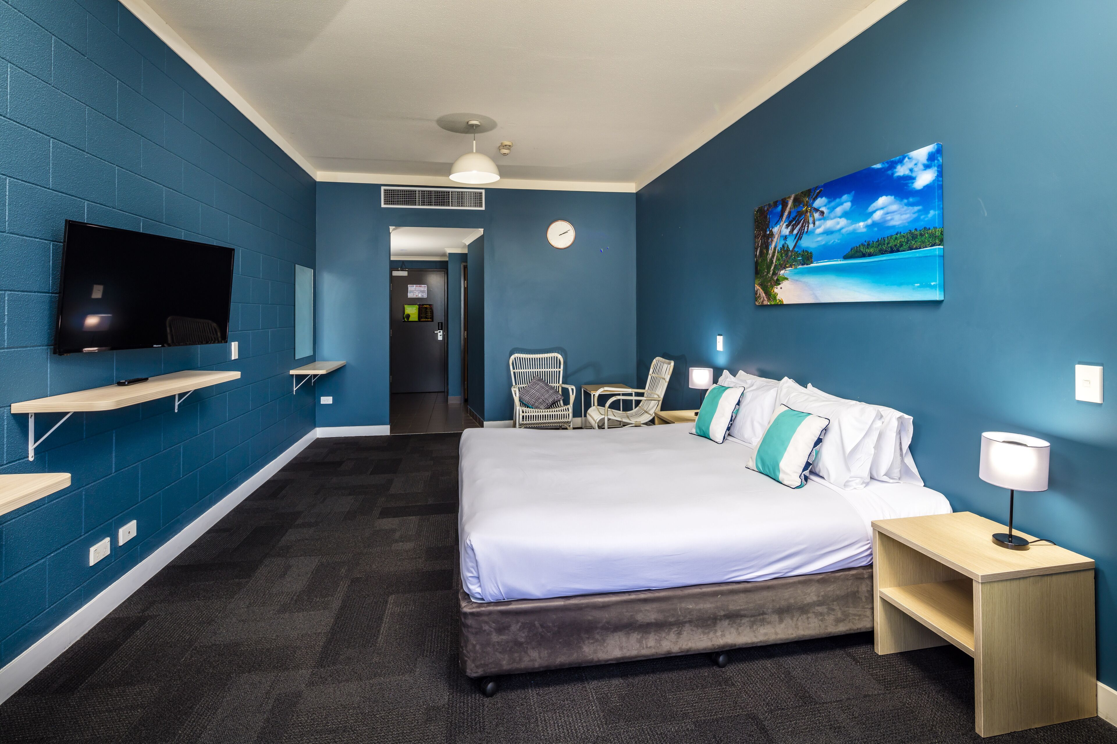 Gilligan's Backpackers Hotel & Resort