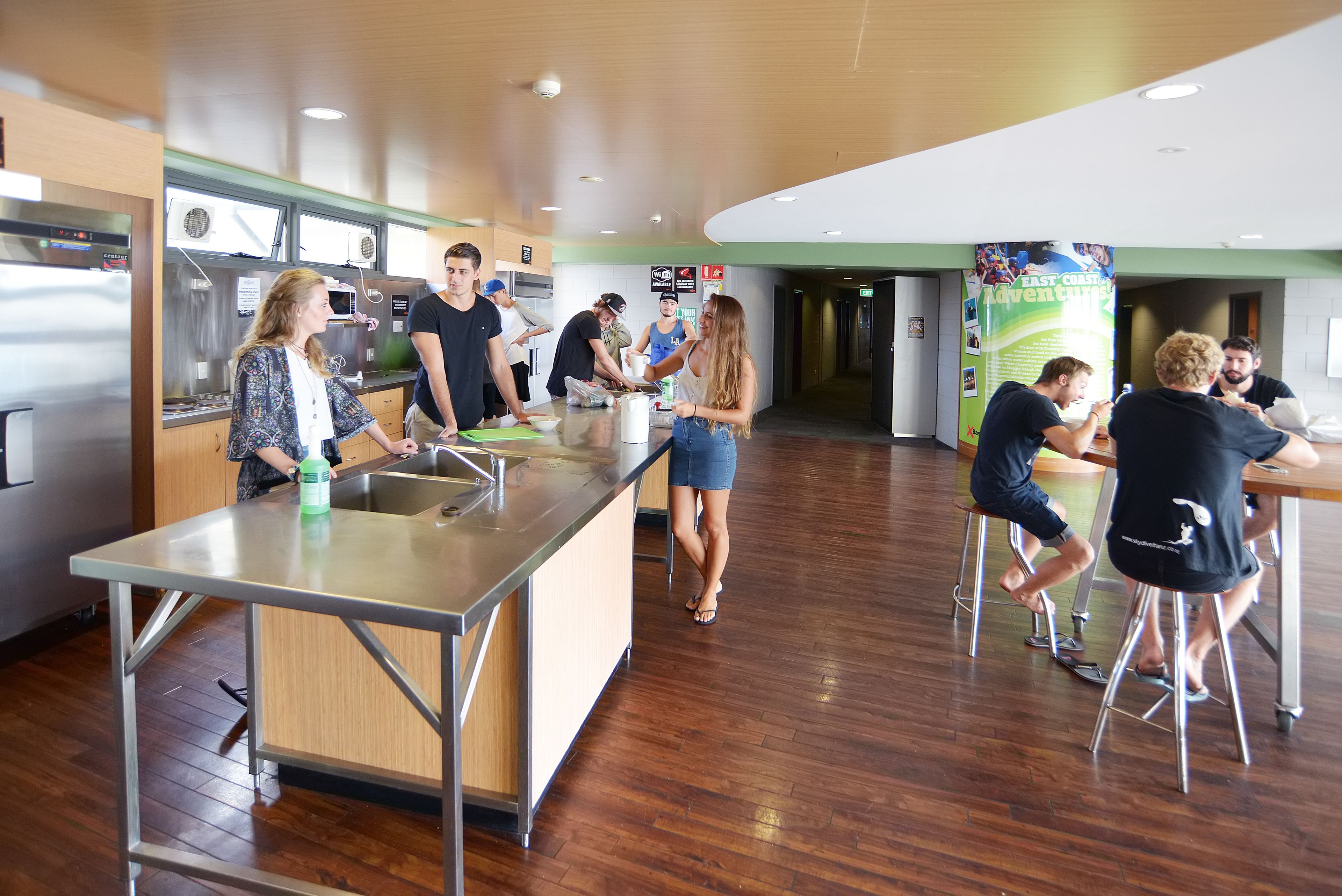 Gilligan's Backpackers Hotel & Resort