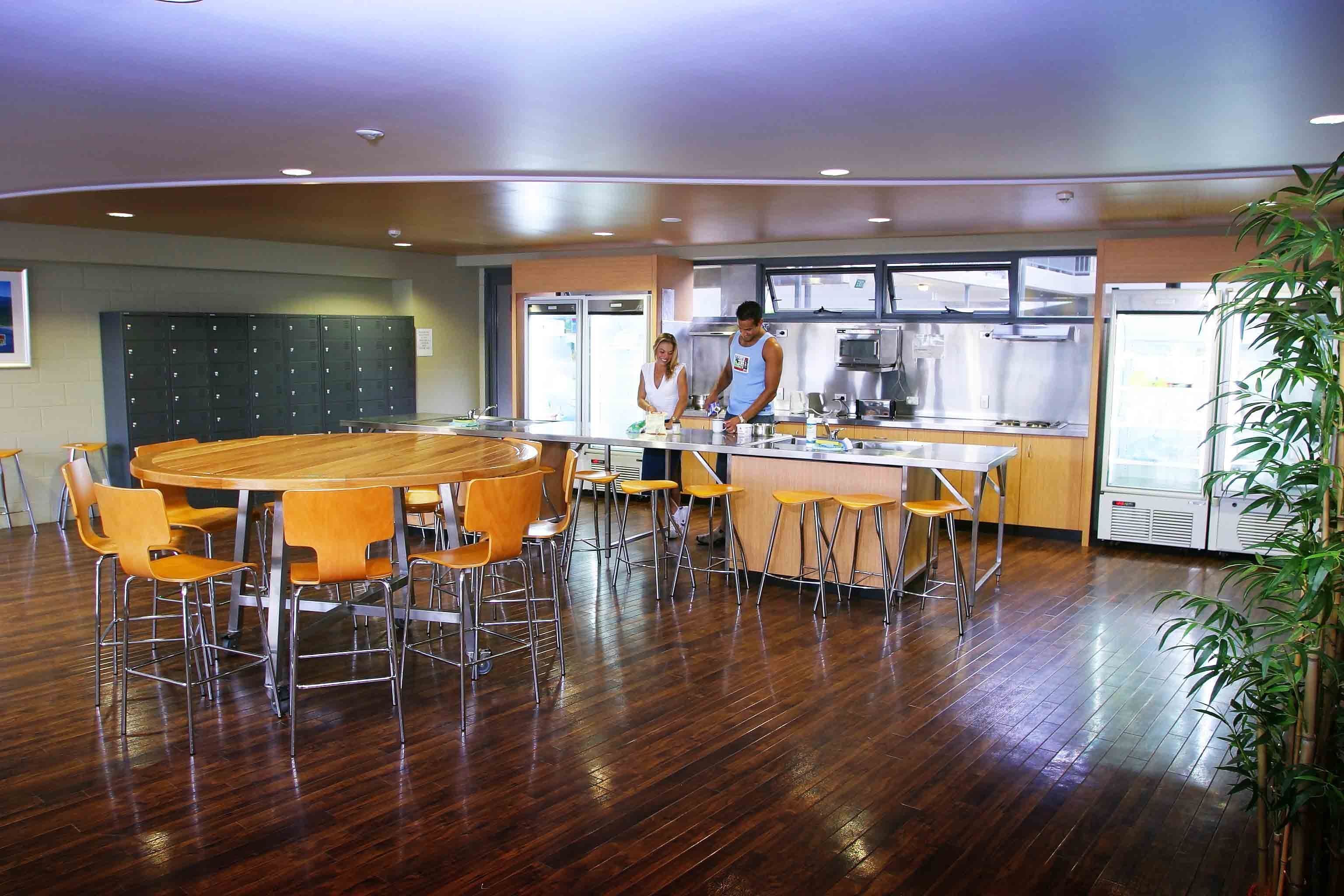 Gilligan's Backpackers Hotel & Resort