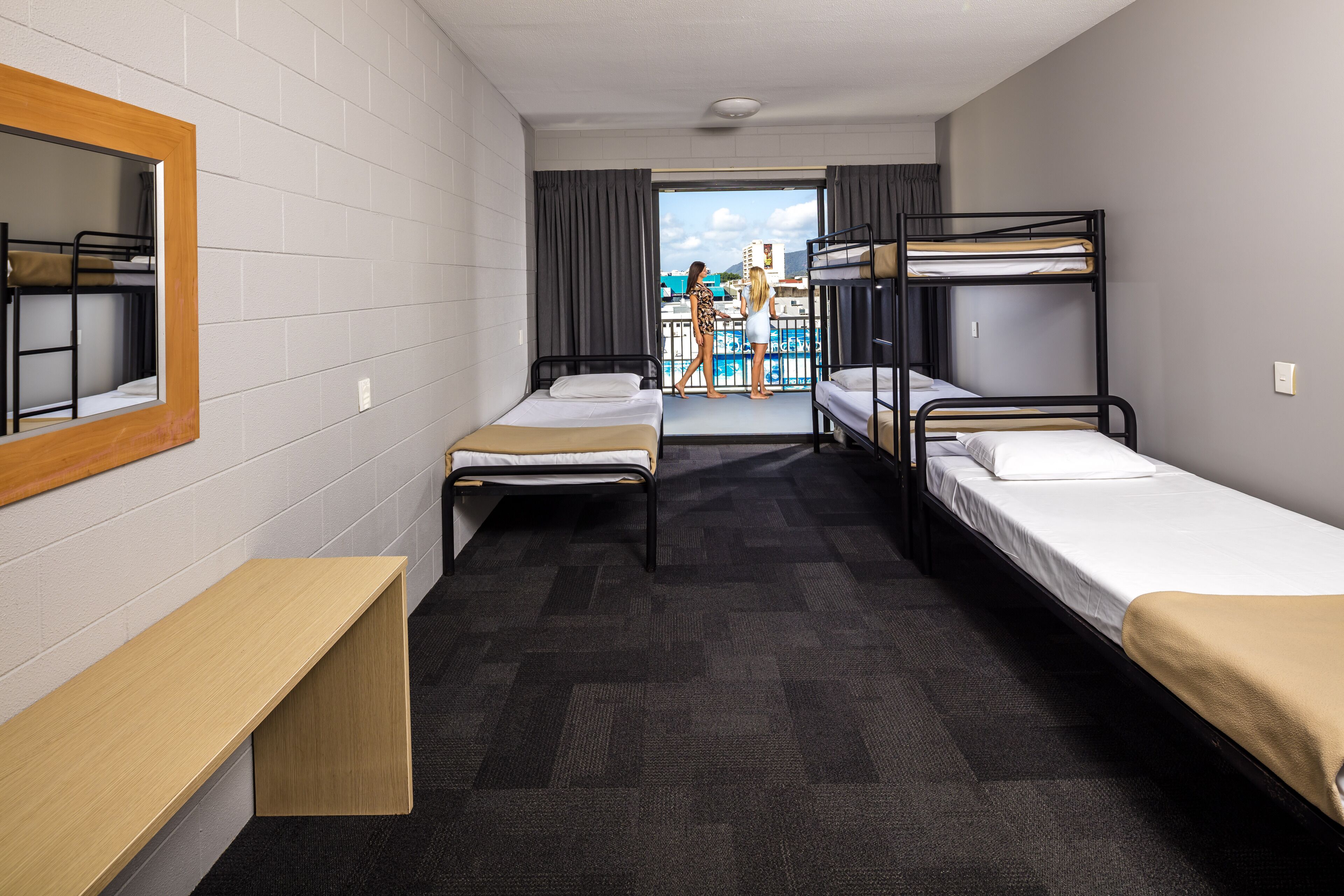 Gilligan's Backpackers Hotel & Resort