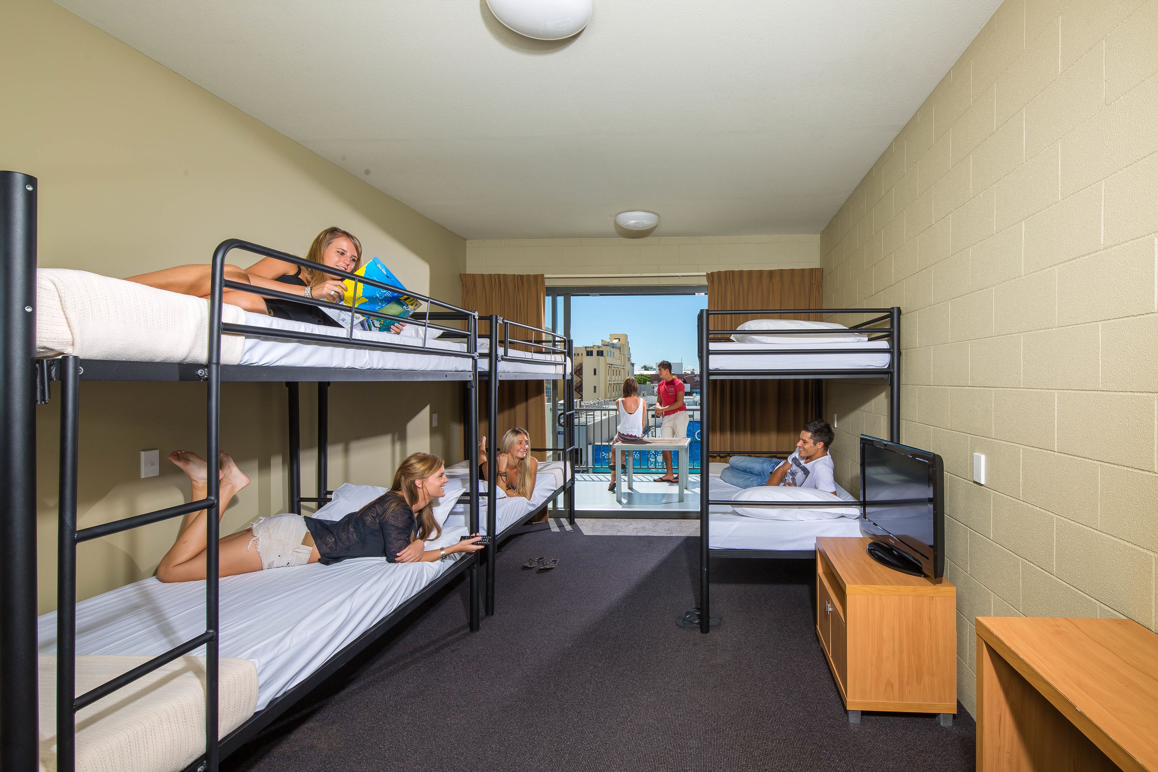 Gilligan's Backpackers Hotel & Resort