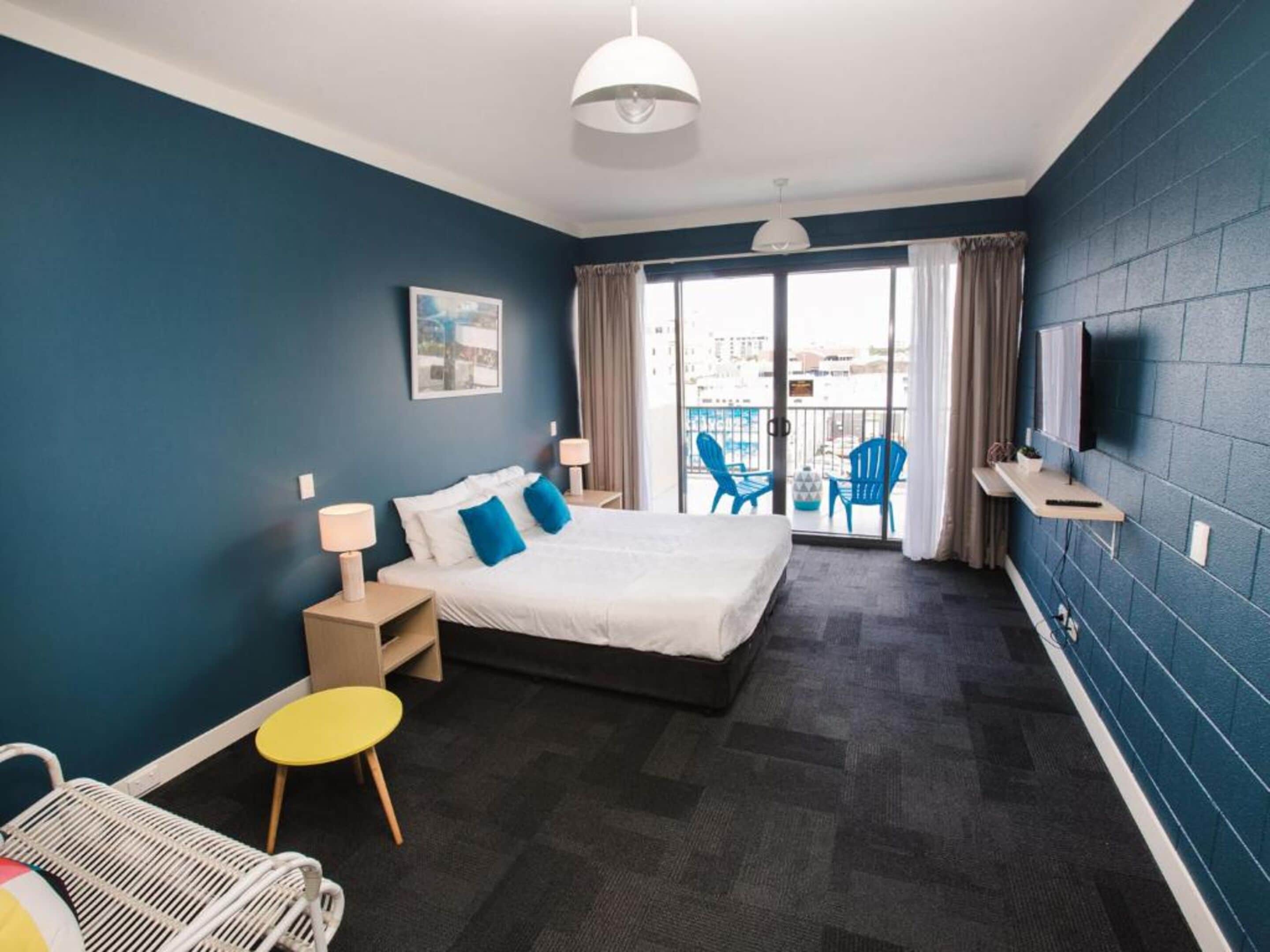 Gilligan's Backpackers Hotel & Resort