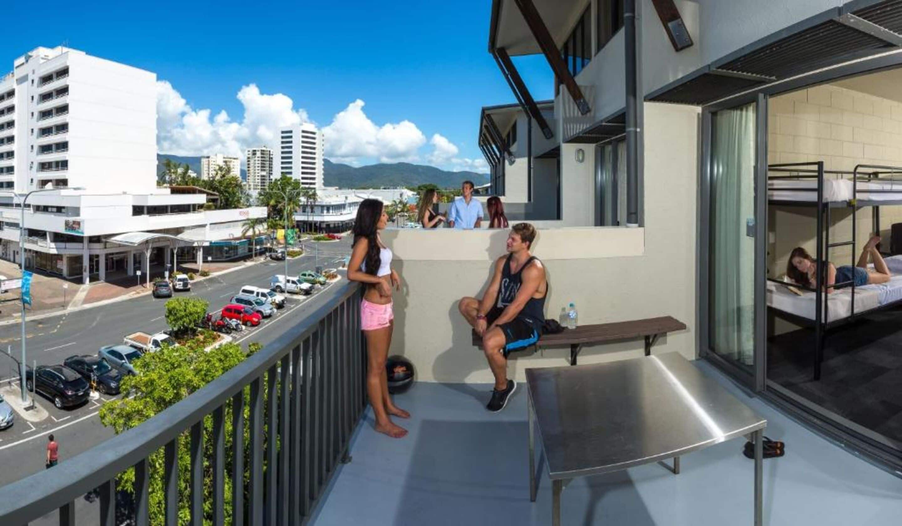 Gilligan's Backpackers Hotel & Resort