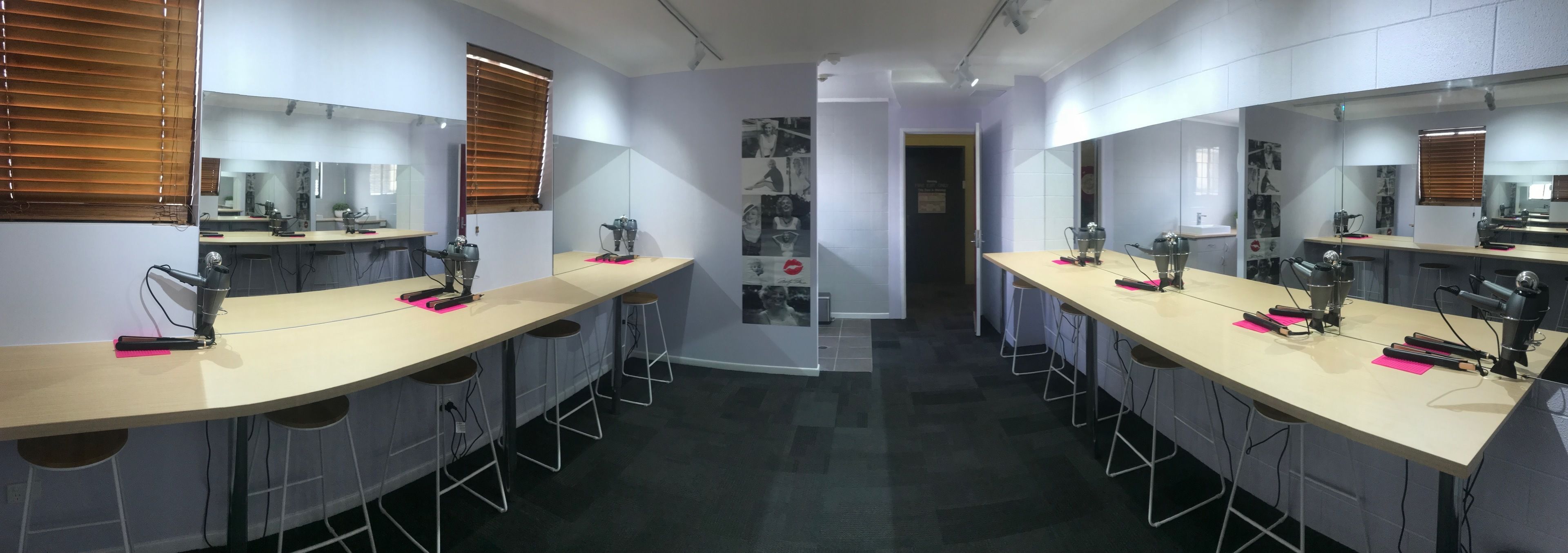 Gilligan's Backpackers Hotel & Resort