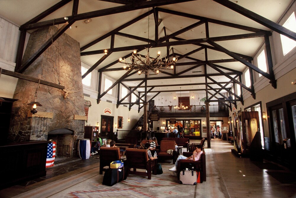 Lobby, Disney Hotel Cheyenne