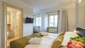 Hypo-allergenic bedding, Select Comfort beds, minibar, in-room safe
