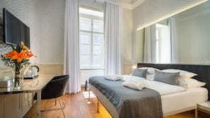 Hypo-allergenic bedding, Select Comfort beds, minibar, in-room safe