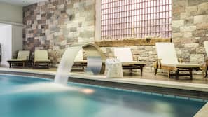 Indoor pool, sun loungers