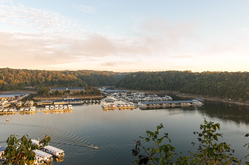 Lake Cumberland State Resort Park in Jamestown Best Rates & Deals on