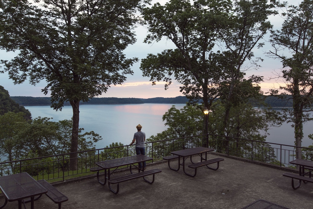 Lake Cumberland State Resort Park in Jamestown Best Rates & Deals on