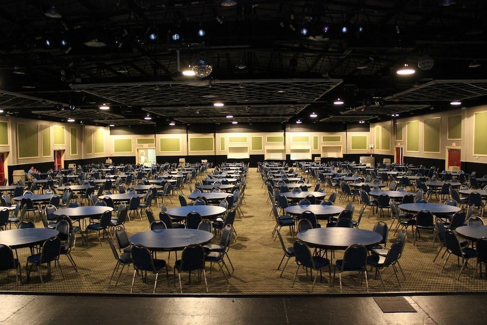 Adventureland Inn in Des Moines Best Rates & Deals on Orbitz