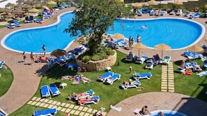 Indoor pool, 4 outdoor pools
