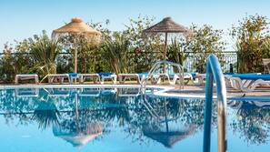 Indoor pool, 4 outdoor pools