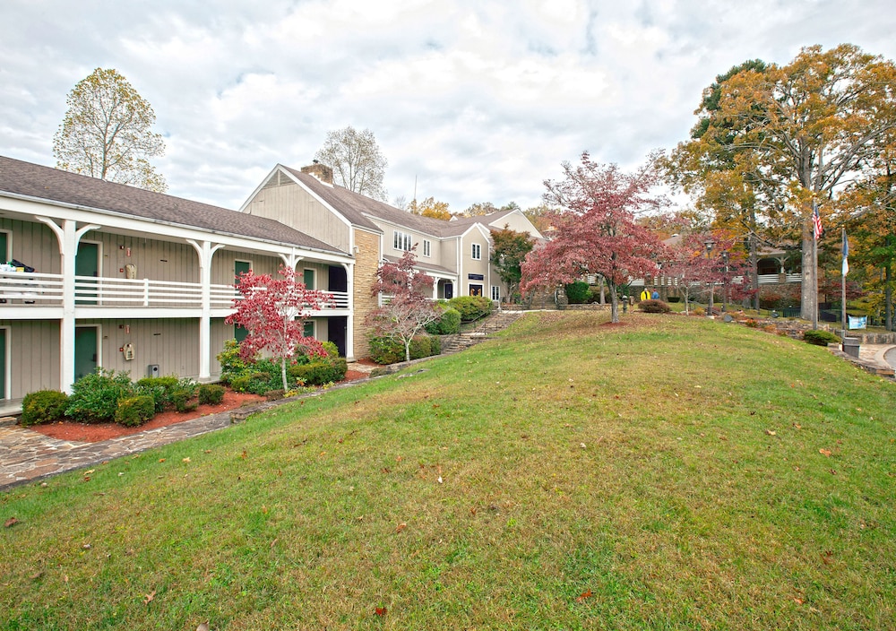 Pine Mountain State Resort Park in Pineville Best Rates & Deals on Orbitz