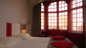 Minibar, rollaway beds, free WiFi