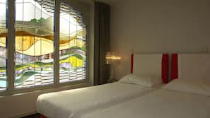 Minibar, rollaway beds, free WiFi