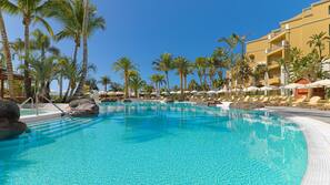2 piscinas al aire libre