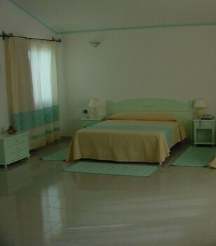 Hotel Solki Deals Reviews Santantioco Ita Wotif - 