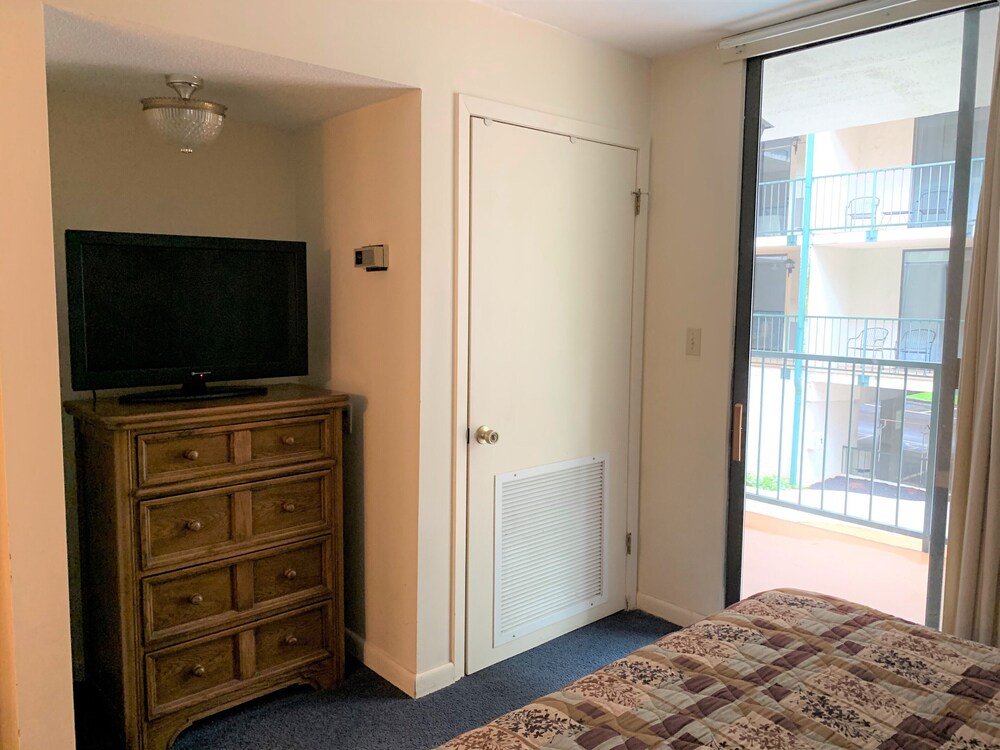 Oak Square Condominiums