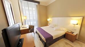 Minibar, caja fuerte, cortinas opacas y wifi gratis