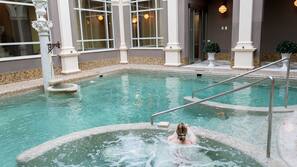 Piscine couverte, piscine extérieure